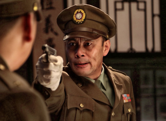 "兵变为背景开始到1948年秋济南战役结束,讲述无名马夫兵杨志华(于震