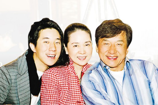 成龙结婚32年房祖名拘留所中度过32岁生日(图)