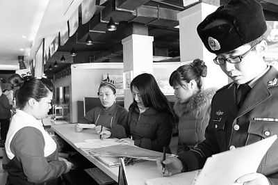 中央组织部组织二局调研组:坚持大抓基层的鲜