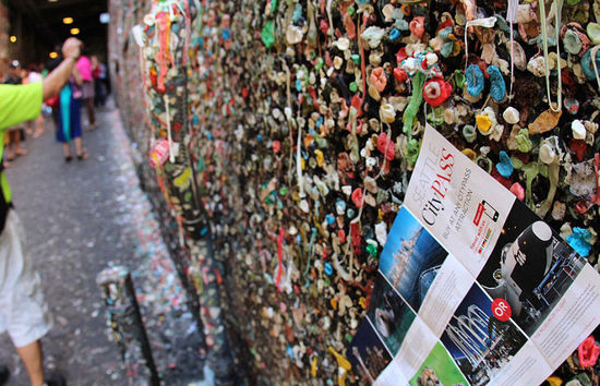 全球最恶心景点:西雅图 口香糖之墙 吸引众多游