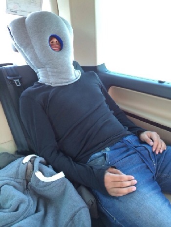 辣妈杨幂晒黑衣照皮肤水嫩似少女 自黑明星一