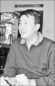     周葉中，著名憲法學家、享受國務院政府特殊津貼專家。武漢大學研究生院院長、教授、博士生導師，武漢大學比較憲法研究中心主任。第六屆國務院學位委員會學科評議組成員（法學組）、教育部高等學校法學學科教學指導委員會委員、法律碩士專業學位教育指導委員會委員、中國法學會理事、中國法學會憲法學研究會副會長、中國人權研究會理事、國家司法考試命題委員會委員。