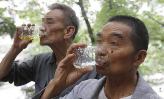 喝尿饮粪吃臭虫 盘点民间疗法【图】