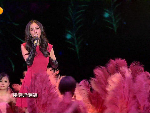 杨幂跨年夜唱《爱的供养》 小糯米或将首亮相