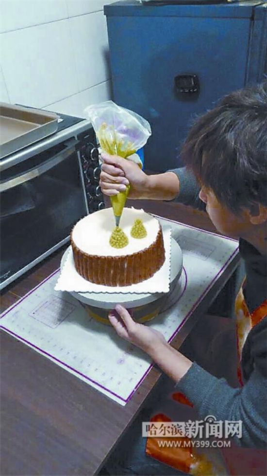 女子微信卖蛋糕月入五千 食监部门称须取得资