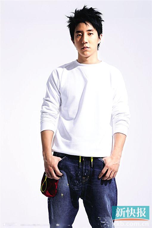 明星狱中生活大揭秘 房祖名读书张默剥蒜