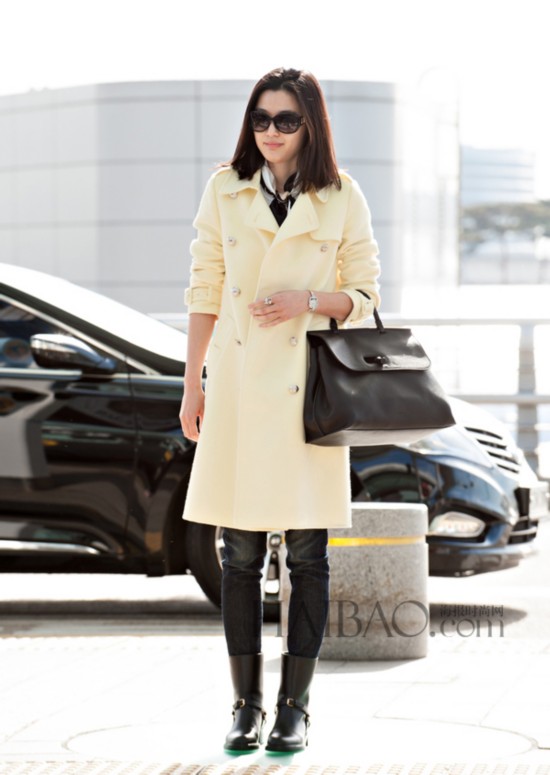 全智贤身着古驰 (Gucci) 系列女装及配饰出现在韩国仁川机场