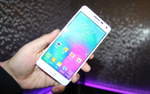 金属一体式机身 三星galaxy a5/a3发布