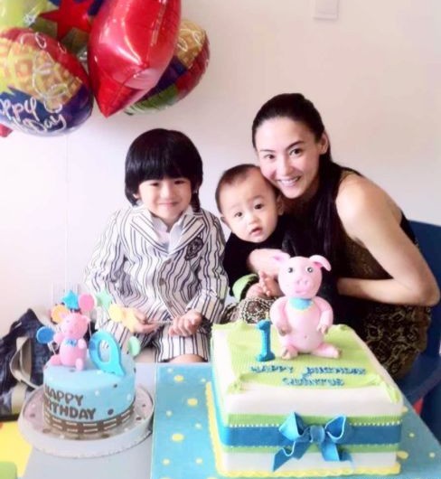 谢霆锋王菲恋情甜蜜 张柏芝独自带子看病凄惨