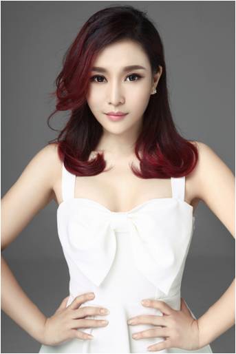 吴梓涵白色系写真曝光 清新不失性感魅力十足