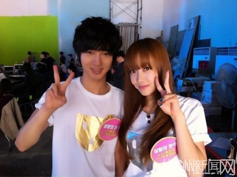 宋茜允儿似亲<em>姐妹</em> <em>EXO</em>少女时代SJEXO合影大