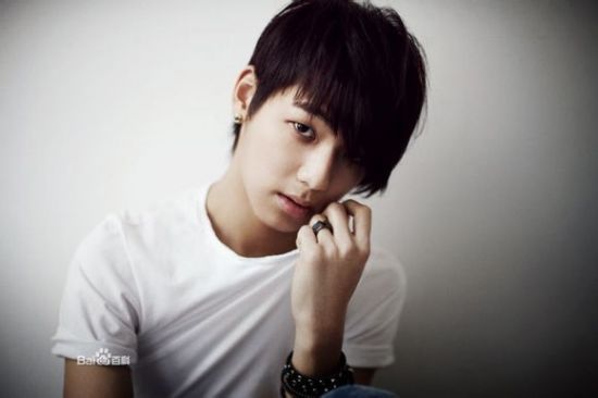 权志龙赵丽颖尼坤鹿晗灿烈 中韩童颜明星PK【