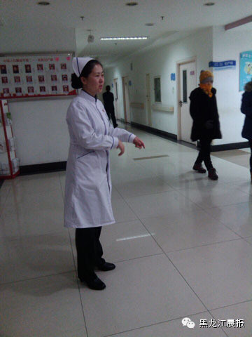 家属欲在医院砍死患者 女护士扣腕夺菜刀(图)