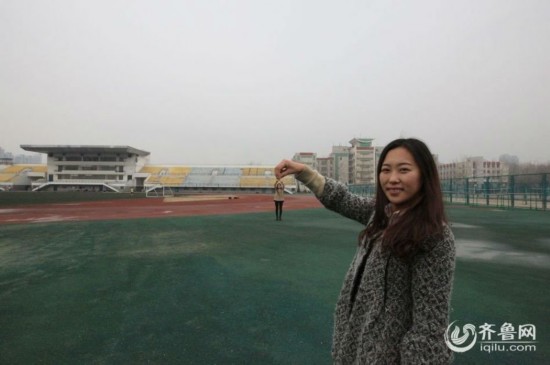 烟台大学学生创意借位照片走红【7】--海南视窗--人民网