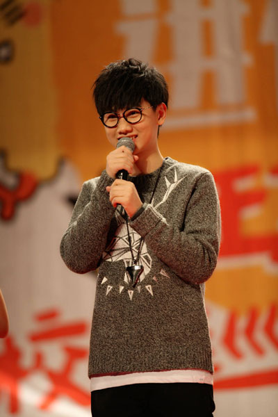 汪苏泷巡演唱响东北双城 恩师亲赠当年青涩视频