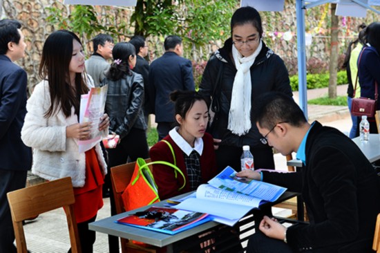 广西中医药大学召开2015届药学类毕业生就业