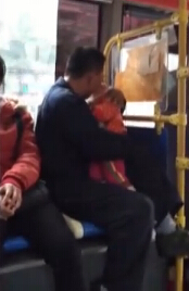 男子珠海公交上猥亵女童3分钟:实为父女(组图