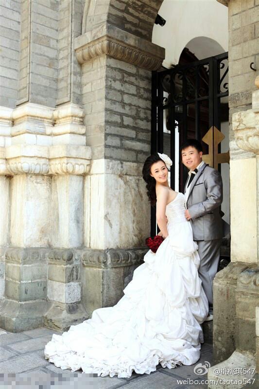 婚纱照搞怪动作_搞怪婚纱照(2)