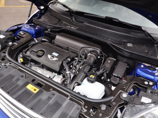 MINI  1.6T 发动机主体特写