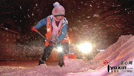 乌鲁木齐大雪 环卫工人的一天:雪停我不停