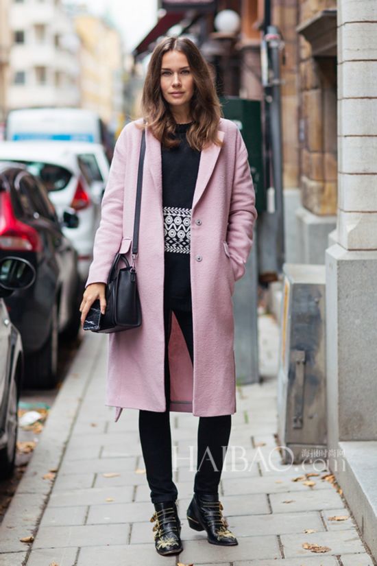 ʱвաķ˹ (Caroline Blomst) ɫ½