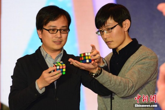 组图:<em>奶茶妹妹</em>身穿碎花裙现身 模样清纯【11】