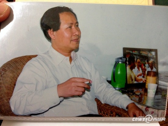 毛泽东特型演员现身西安 市民惊呼主席来了\/