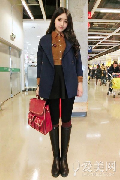 冬日甜美可人look:呢大衣+高腰裙