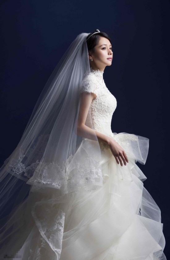 适合婚纱_拍婚纱适合美甲图片(3)