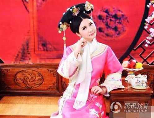 四川师范大学混血美女身材妖娆 走红网络(组图