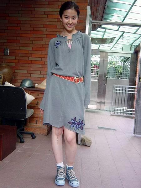 <em>图</em>揭娱乐圈美女家族 刘亦菲成家中最丑【10】