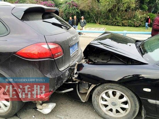 双龙撞卡宴、卡宴撞路虎 一口酒喝掉近40万(组