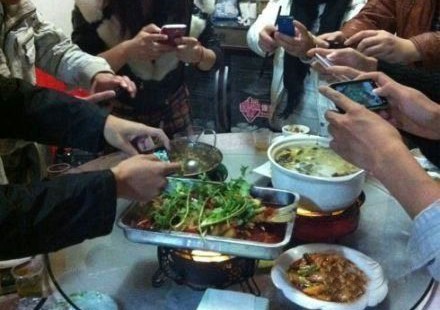 学生上课人机分离 手机依赖症十五大症状【12】