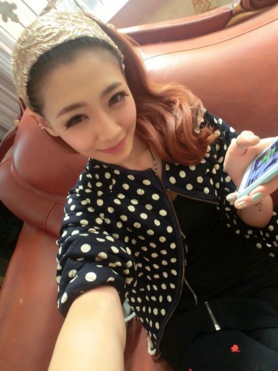 李建滨靓妻怀孕6个月 调侃丈夫愿拍孕照否(图)原标题:李思思挺孕肚回