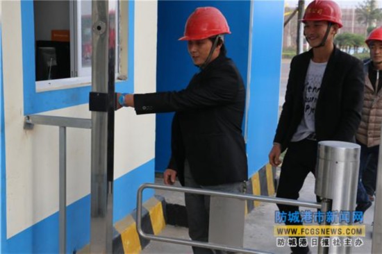 防城港推行建筑实名制卡 农民工工资每月准时