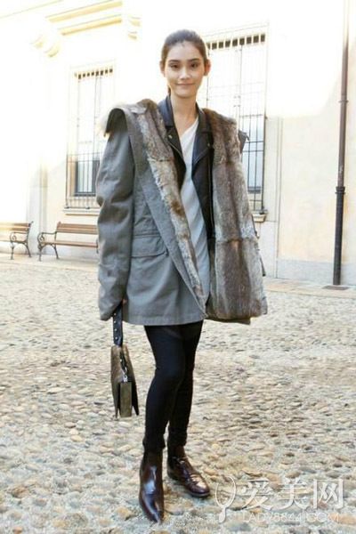 中国维密天使奚梦瑶帅气街拍合集- Micro Rea