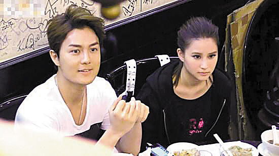 吴克群与赌王千金何超莲恋情稳定女方未打算结婚
