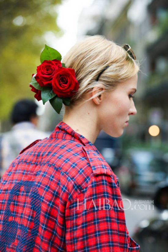 ��ģ��ɳ��¶˿ (Sasha Luss) @�żΰ��� (Dolce&Gabbana) 2015����Ůװ���㳡�����