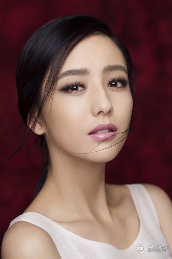 佟丽娅时尚写真曝光 复古风演绎轻熟女