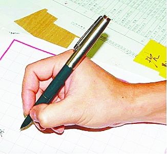 近视学生95%握笔姿势不对