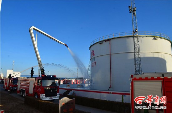 模拟储油罐起火 榆林56名消防官兵参与演练