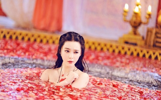 番茄蛋汤花瓣浴再现 范冰冰把袁姗姗秒成渣(图