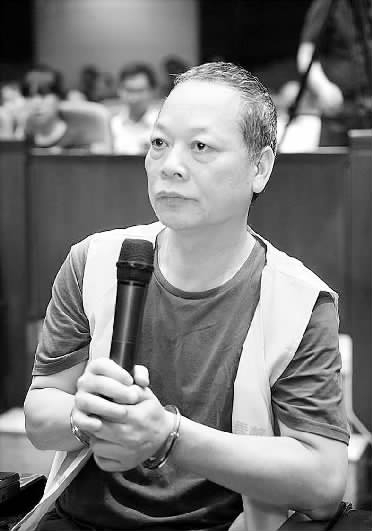 张新华在法庭上受审资料图片