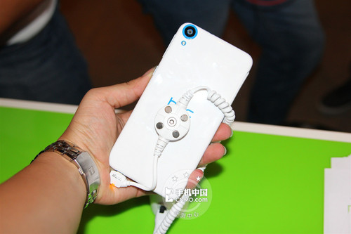 qŻs615K HTC Desire 820 