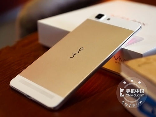 苹果iPhone 6\/索尼XL39h 细数手机圈的刀锋战