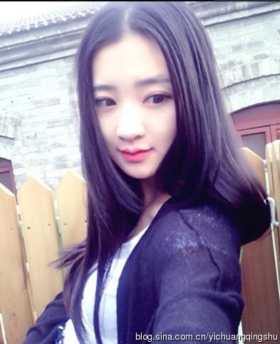 李可素颜美艳不输赵丽颖