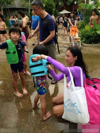 张柏芝失婚不失意 自曝大儿子体贴小儿子嘴甜