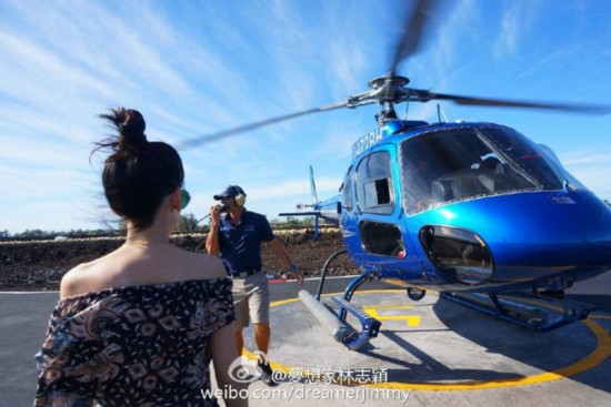 有钱任性!林志颖携妻儿搭直升机看火山 陈若仪