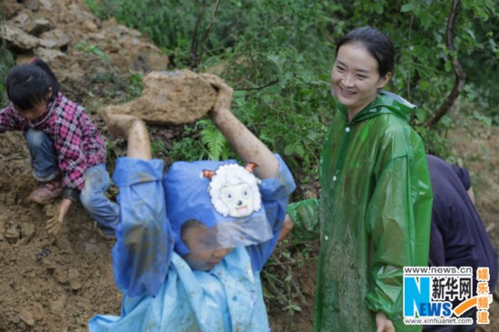 小彬彬小小彬花絮萌照曝光 王艳亲子照母爱满