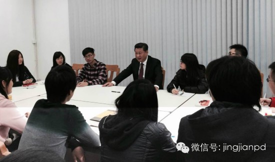 习近平给澳门学生讲文化课 现场掌声不断